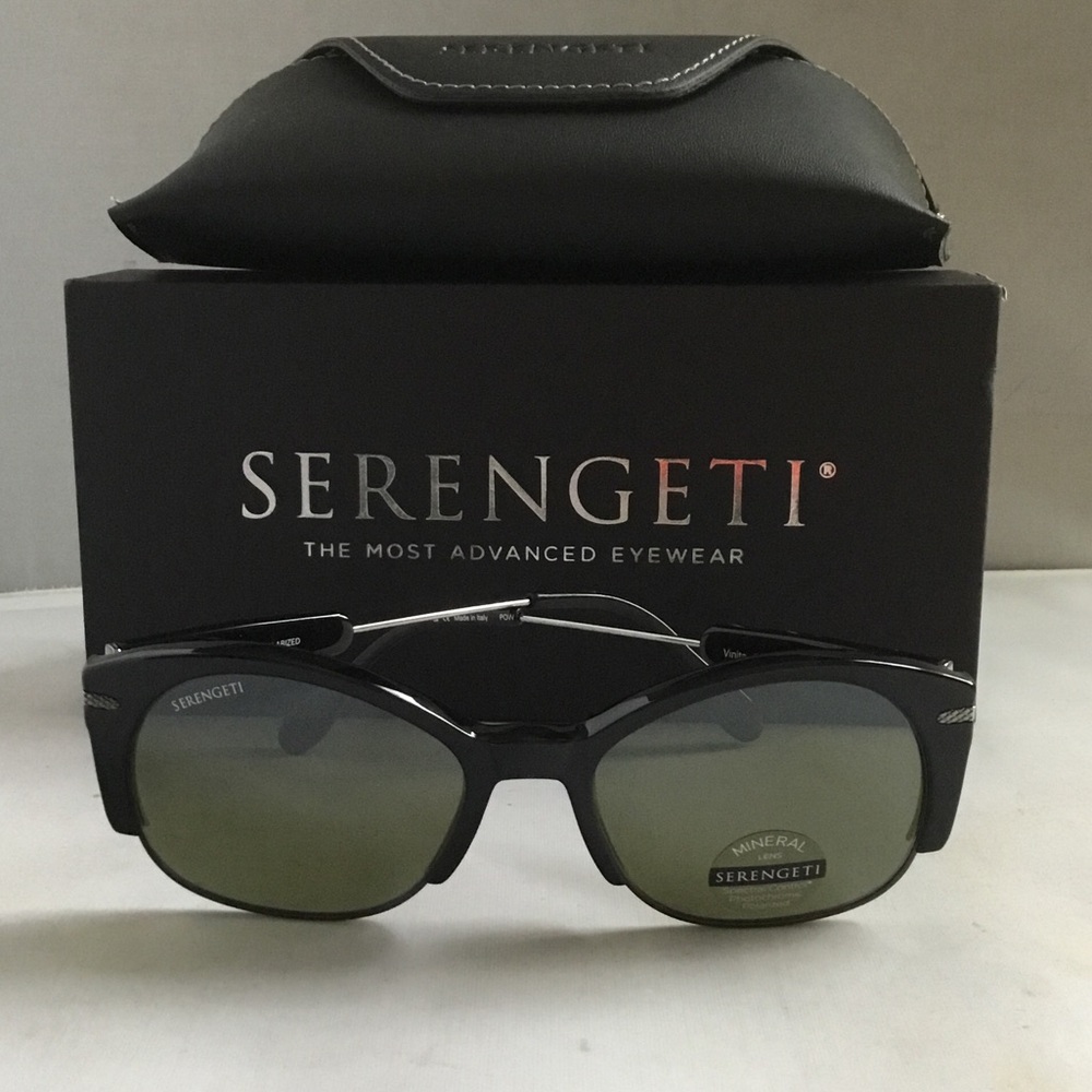 Serengeti Vinita Polarized Photochromic Black Frame Sunglasses with Green Lenses